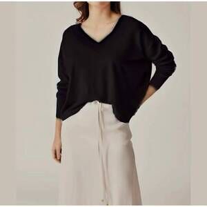 NEW DÈLUC betula v-neck sweater in black